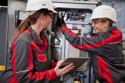 Field Service Engineers 